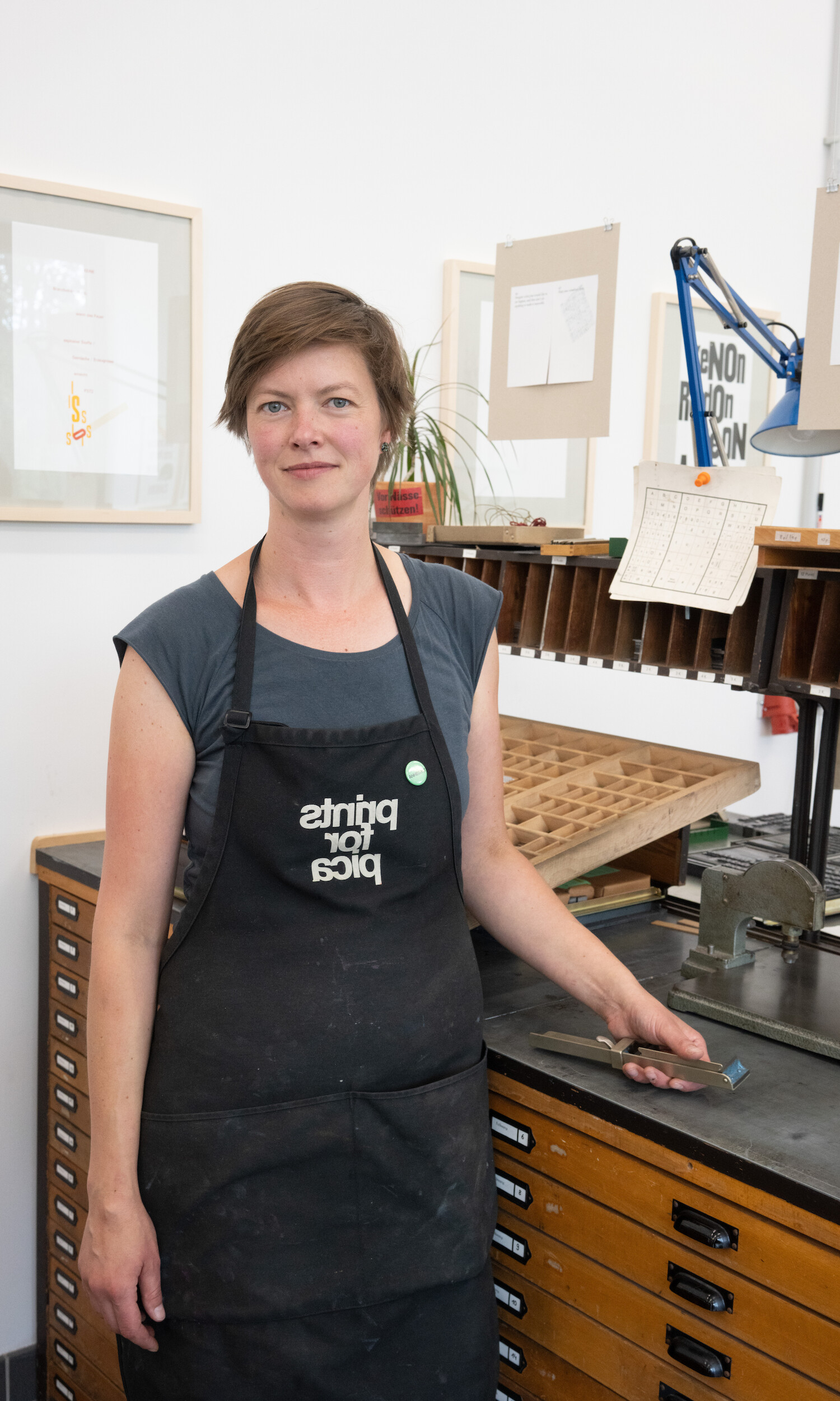 Foto von Annegret Frauenlob, Head of the Letterpress Workshop Kommunikationsdesign Folkwang