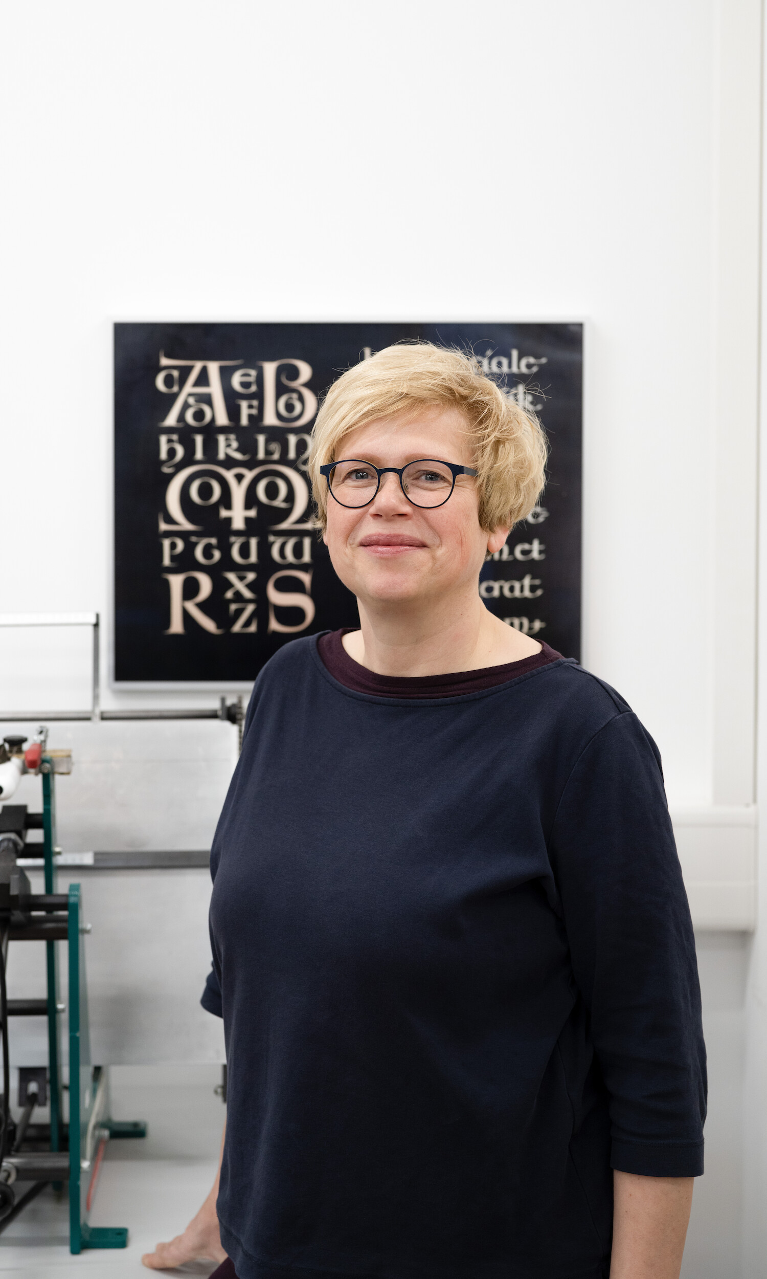Foto von Heike Zobel, Head of the Bookbinding Workshop Kommunikationsdesign Folkwang