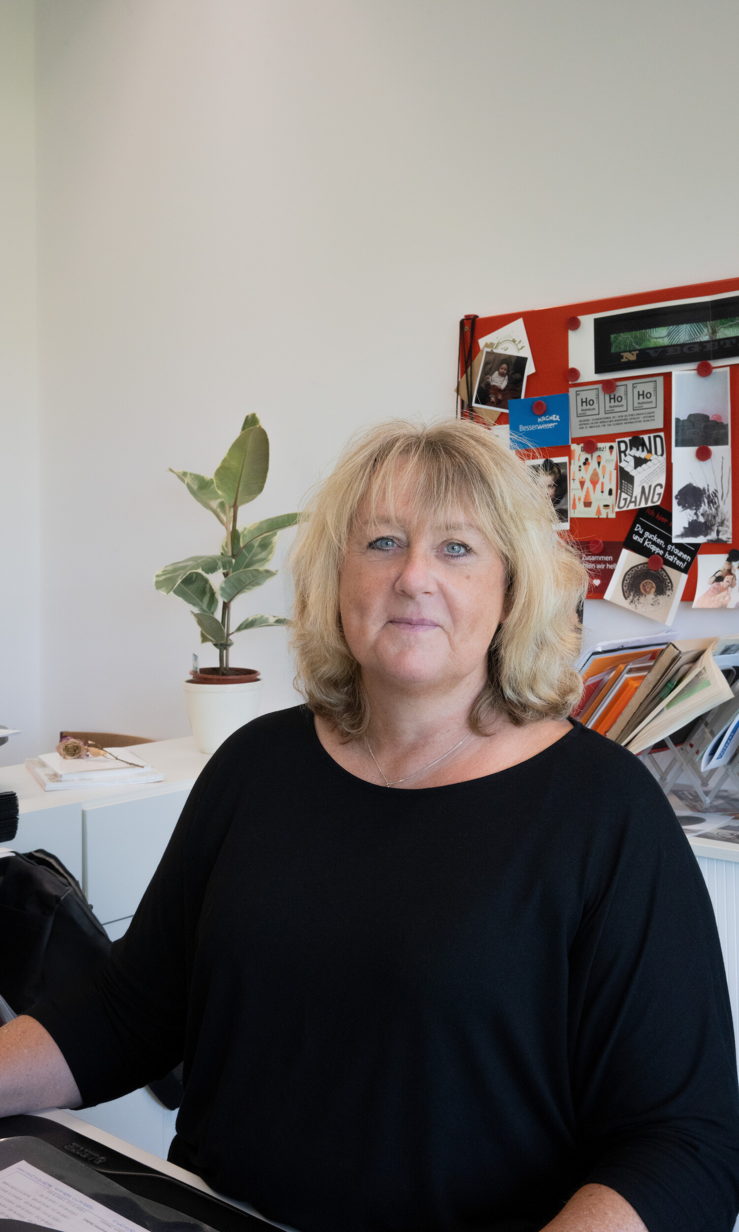 Foto von Dagmar Hofmann, Office Manager of the Dean’s Office at the Faculty of Design Kommunikationsdesign Folkwang