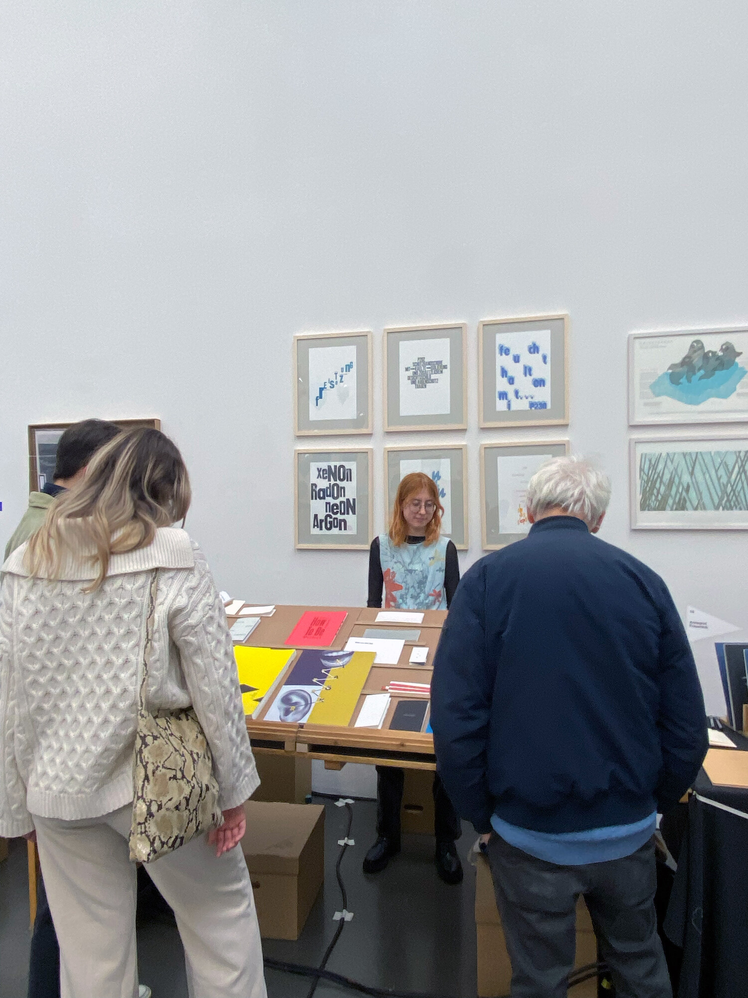 Bildname: kd-between_books-qjxomm